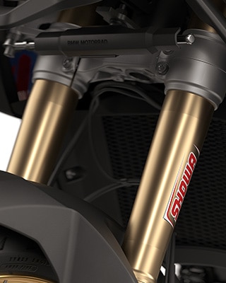 Model F 900 GS znamke BMW Motorrad s paketom Enduro Pro vklj. s športnim podvozjem.