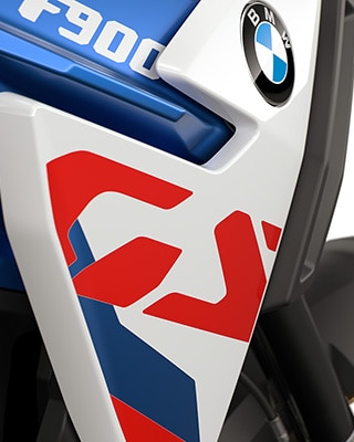 Impresiven logotip GS na modelu F 900 GS znamke BMW Motorrad