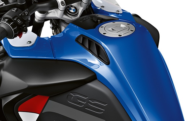 Na sliki 30-litrski rezervoar motornega kolesa R 1250 GS Adventure.