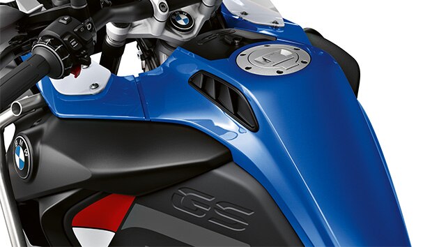 Na sliki 30-litrski rezervoar motornega kolesa R 1250 GS Adventure.