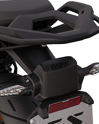 Model BMW R 1300 GS Option 719 Tramuntana s funkcijsko integriranimi smerniki in radarjem na zadnjem delu vozila