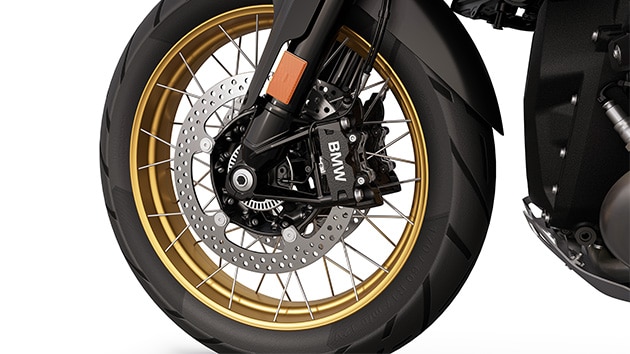Kolesa s križnimi naperami pri modelu R 1300 GS Triple Black