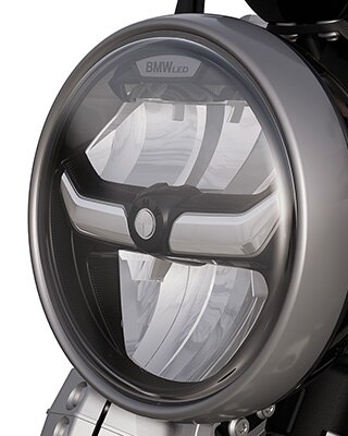 Model R 12 znamke BMW Motorrad z LED-žarometi z dnevno lučjo za vožnjo