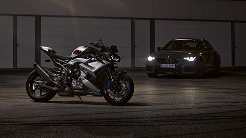 BMW M2 poleg M R