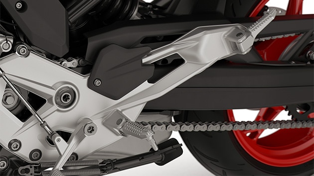 Rezkane nožne opore in nožni vzvodi modela F 900 R znamke BMW Motorrad