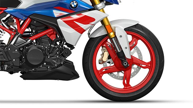 Na sliki vidimo kakovostne aluminijeve nihajne vilice in izpušni sistem modela G 310 R.