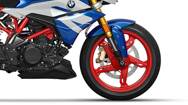 Na sliki vidimo kakovostne aluminijeve nihajne vilice in izpušni sistem modela G 310 R.