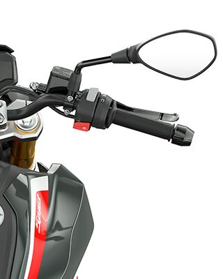 Na sliki so krmilo in upravljalni elementi modela G 310 R.