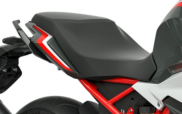 Na sliki je ergonomični sedež modela G 310 R.