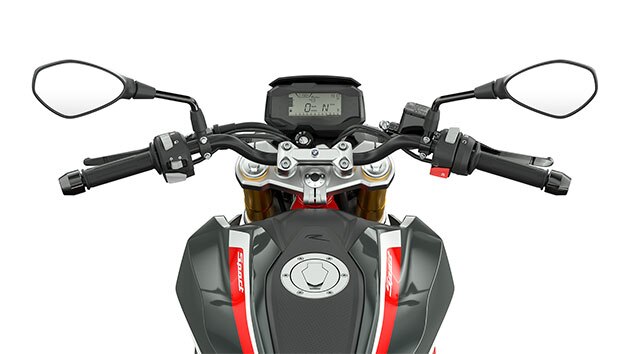 Na sliki so krmilo in upravljalni elementi modela G 310 R.