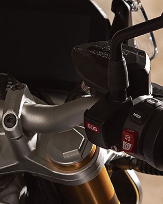 BMW R 1250 R v slogu Style Sport z rezervoarjem v središču pozornosti