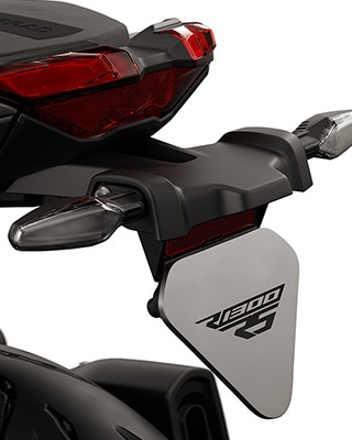 Pogled na zadek modela R 1300 RS znamke BMW Motorrad