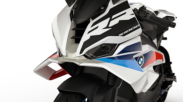 Dinamični pogled od spredaj in visok vetrobran model S 1000 RR