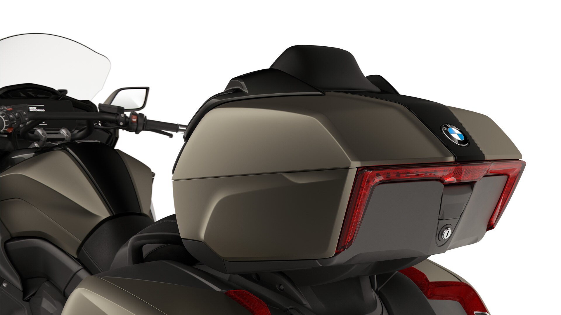 Poudarek na zgornjem kovčku z zadnjo LED-lučjo motornega kolesa K 1600 Grand America.