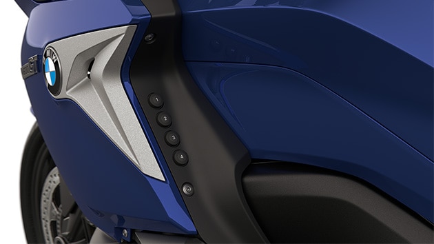 Poudarek na štirih oštevilčenih tipkah za priljubljene.