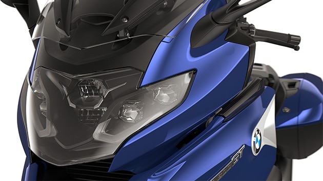 Poudarek na žarometih LED.