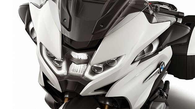 Pogled na novi sprednji del z žarometi s tehnologijo LED motornega kolesa R 1250 RT.